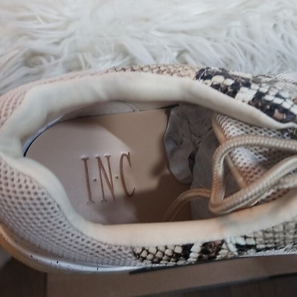 NWT INC International Concepts Womens Bubblez Low Top Lace Up Snakeskin Print - Picture 5 of 7